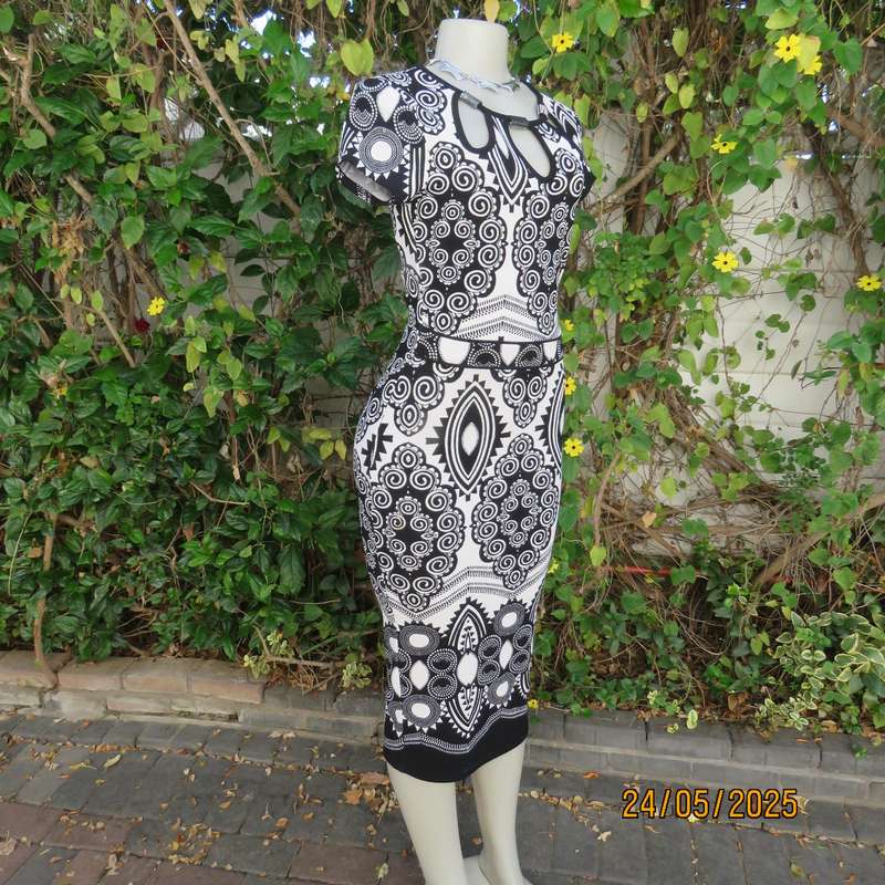 JUDY"S PRIDE low calf bodycon white-black textured polyester geometric print size 30 dress.
