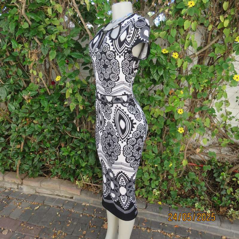 JUDY"S PRIDE low calf bodycon white-black textured polyester geometric print size 30 dress.