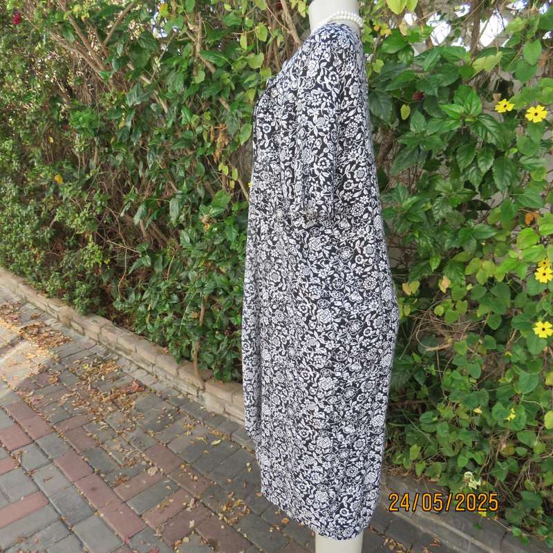RIVIERA black-white floral viscose maternity fold over dress size 38. Short sleeves.