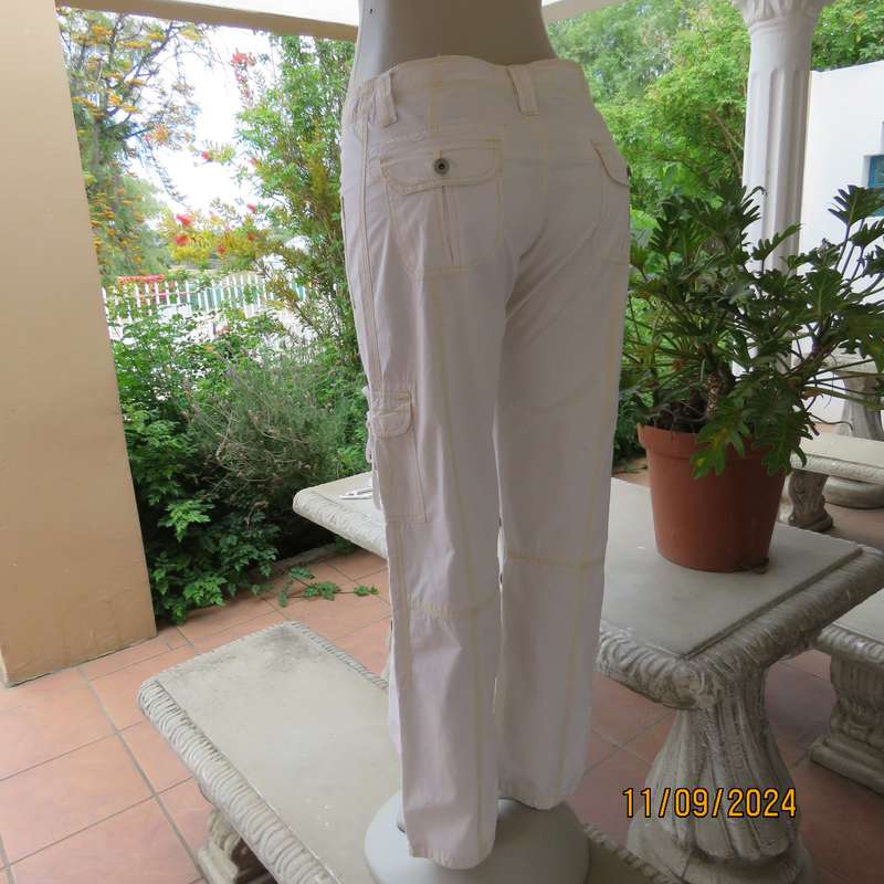 Perfect off-duty casual cream cotton straight leg pants with yellow stitching. Size 34 by DENIM & CO