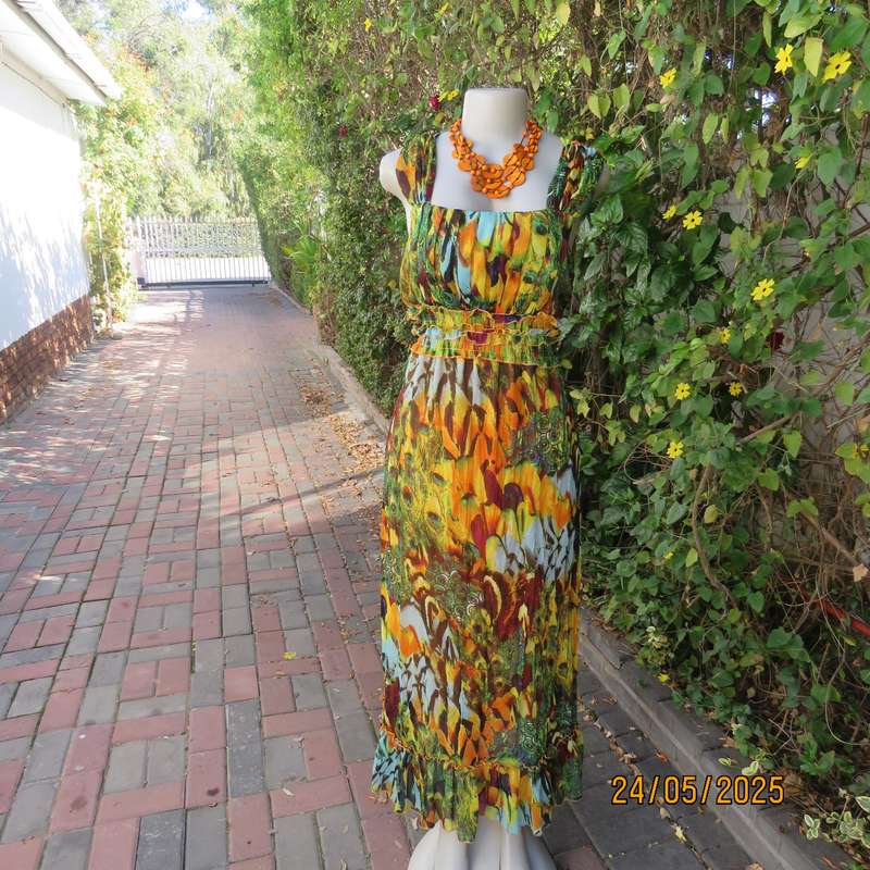 KIVENIL maxi dress in colourful peacock feather pattern creased polyester. Size 38