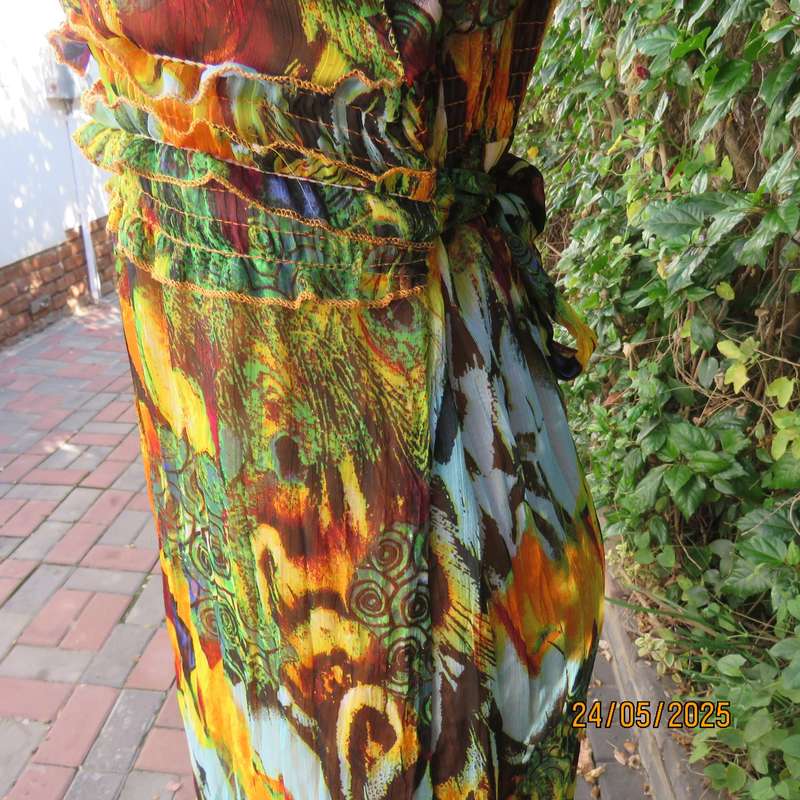 KIVENIL maxi dress in colourful peacock feather pattern creased polyester. Size 38