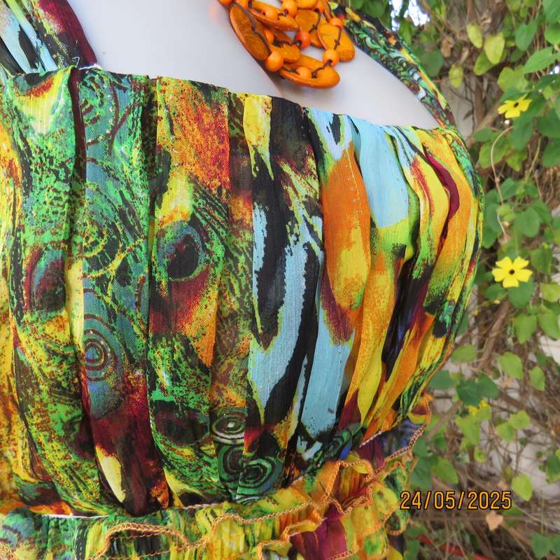 KIVENIL maxi dress in colourful peacock feather pattern creased polyester. Size 38