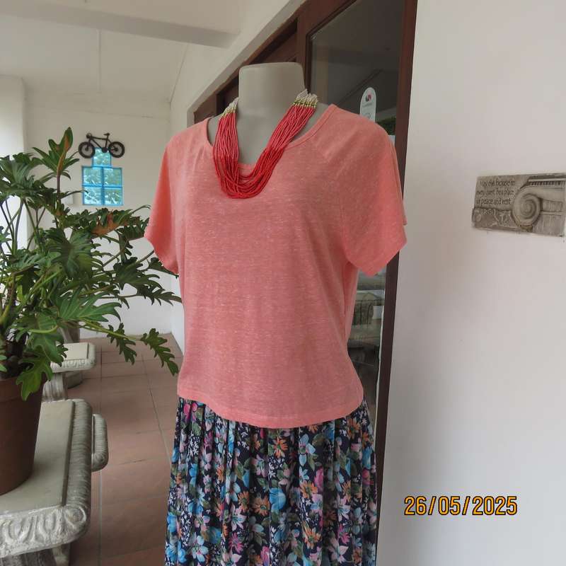 FASHION EXPRESS size 36 coral colour stretch polycotton-rayon short sleeve top.
