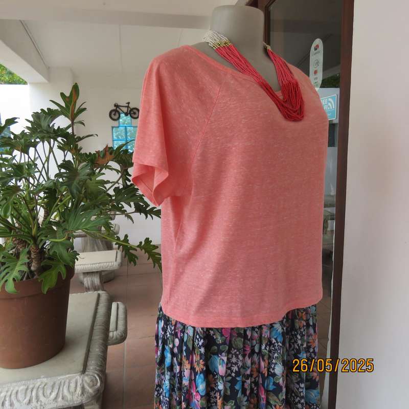 FASHION EXPRESS size 36 coral colour stretch polycotton-rayon short sleeve top.