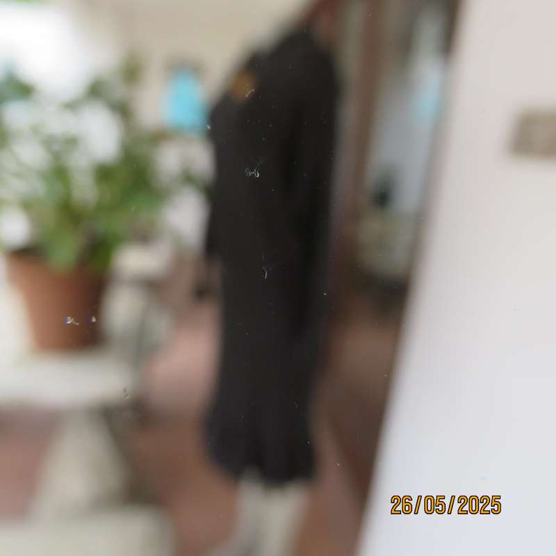 KE SPORTS dark grey low calf length stretch acrylic knit warm dress with hoodie. Size 40