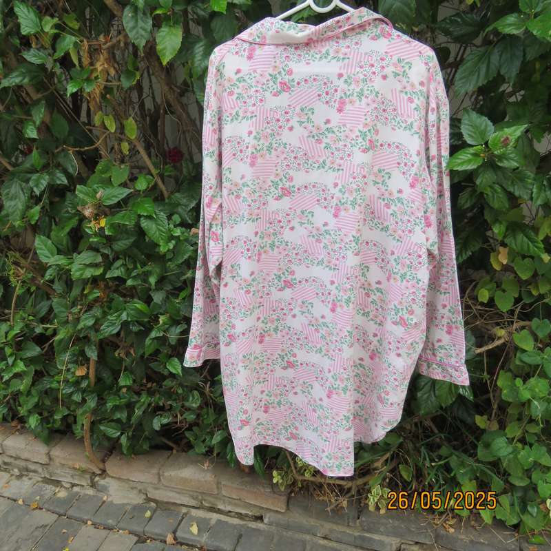 FOSHINI warm flannel look white slip over sleep top with pink flowers. Size 44