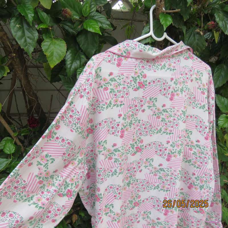 FOSHINI warm flannel look white slip over sleep top with pink flowers. Size 44