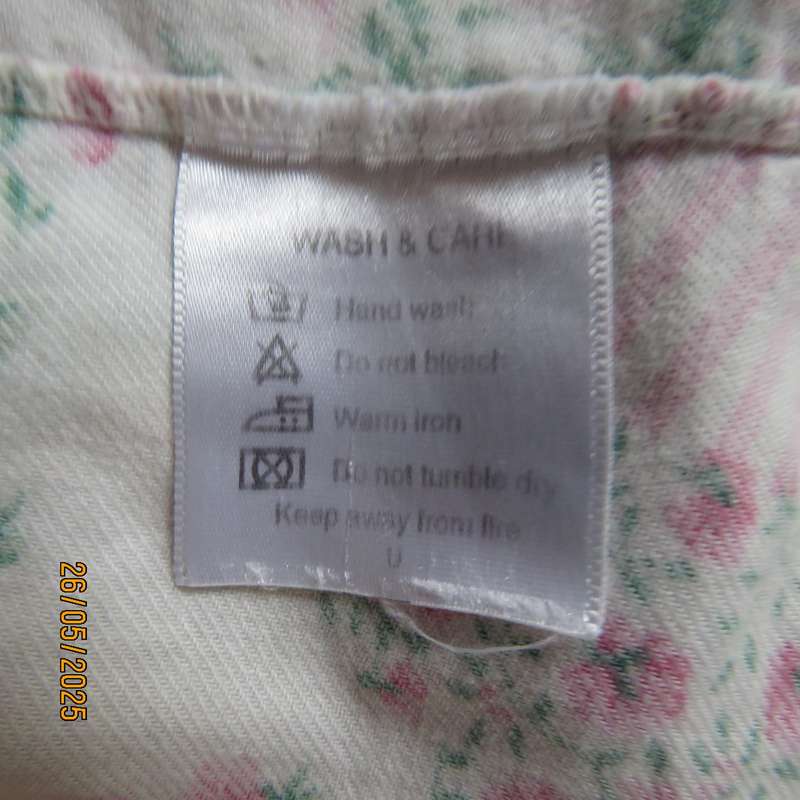 FOSHINI warm flannel look white slip over sleep top with pink flowers. Size 44