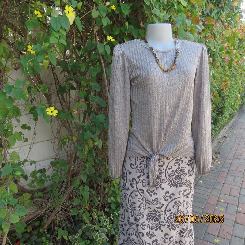 IDENTITY mottled beige soft stretch polyester long sleeve slip over top size 34.