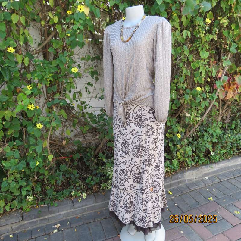 IDENTITY mottled beige soft stretch polyester long sleeve slip over top size 34.