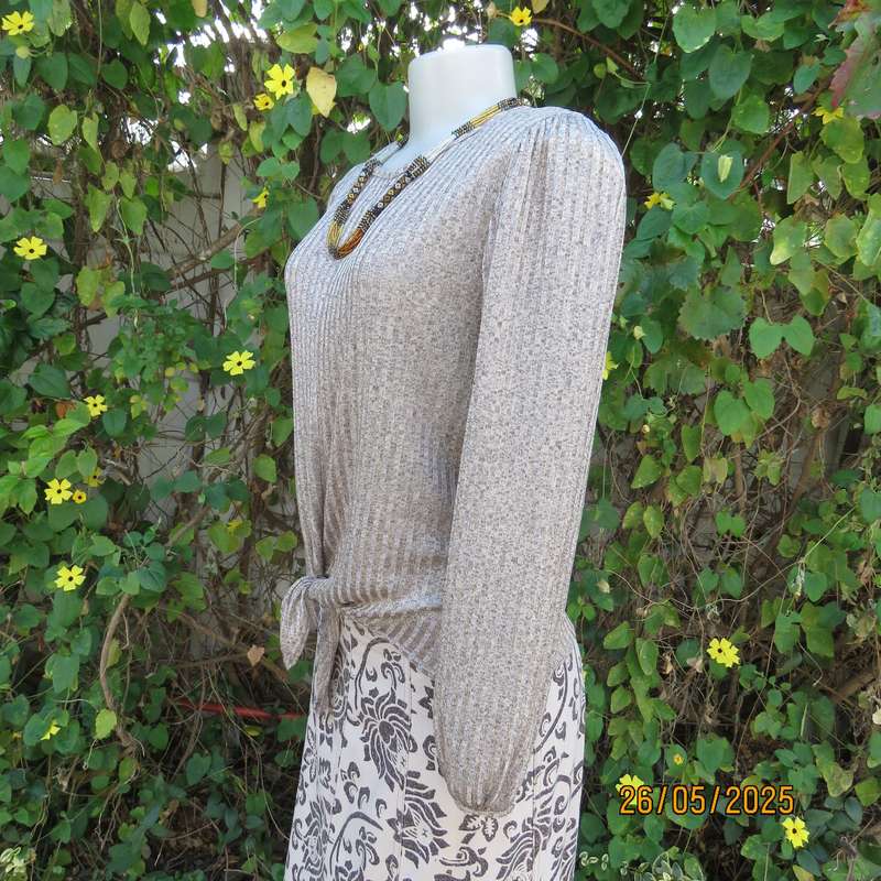 IDENTITY mottled beige soft stretch polyester long sleeve slip over top size 34.