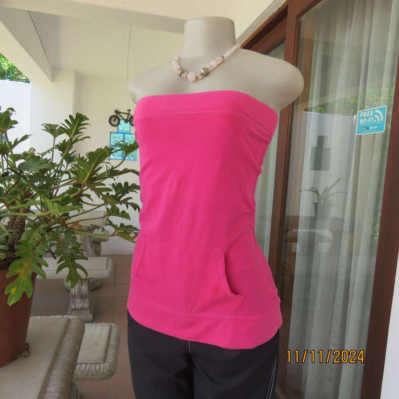 Strapless cotton stretch magenta pink top with bra inner. Size 36. Kangaroo pocket. Very good cond.