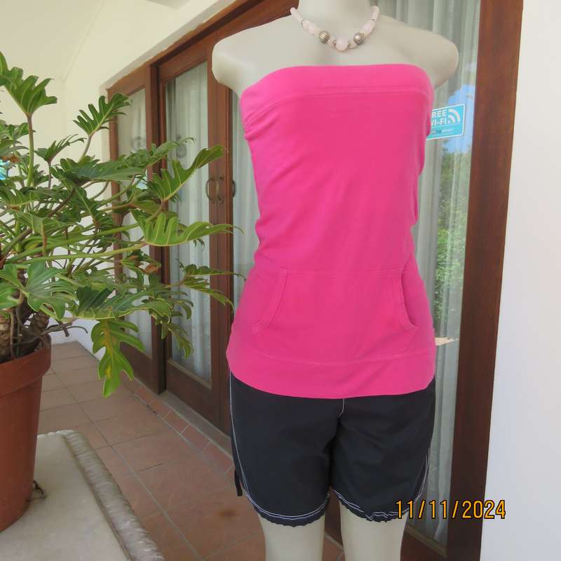 Strapless cotton stretch magenta pink top with bra inner. Size 36. Kangaroo pocket. Very good cond.