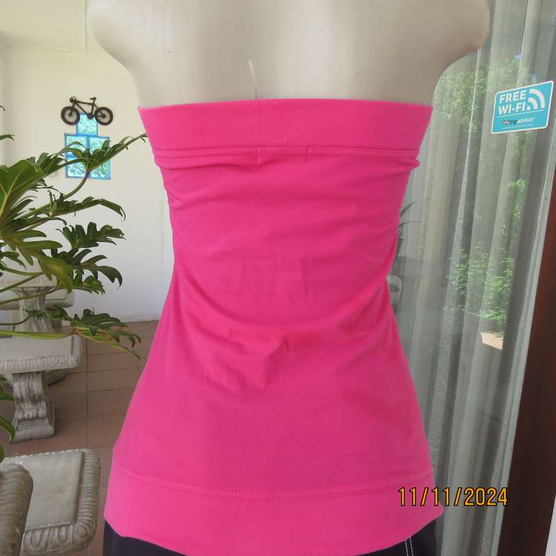 Strapless cotton stretch magenta pink top with bra inner. Size 36. Kangaroo pocket. Very good cond.