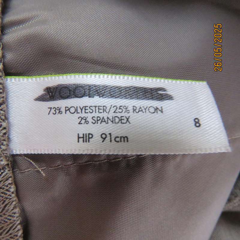 WOOLWORTHS beige dress pants in herringbone pattern. Polyester-rayon stretch. Size 32