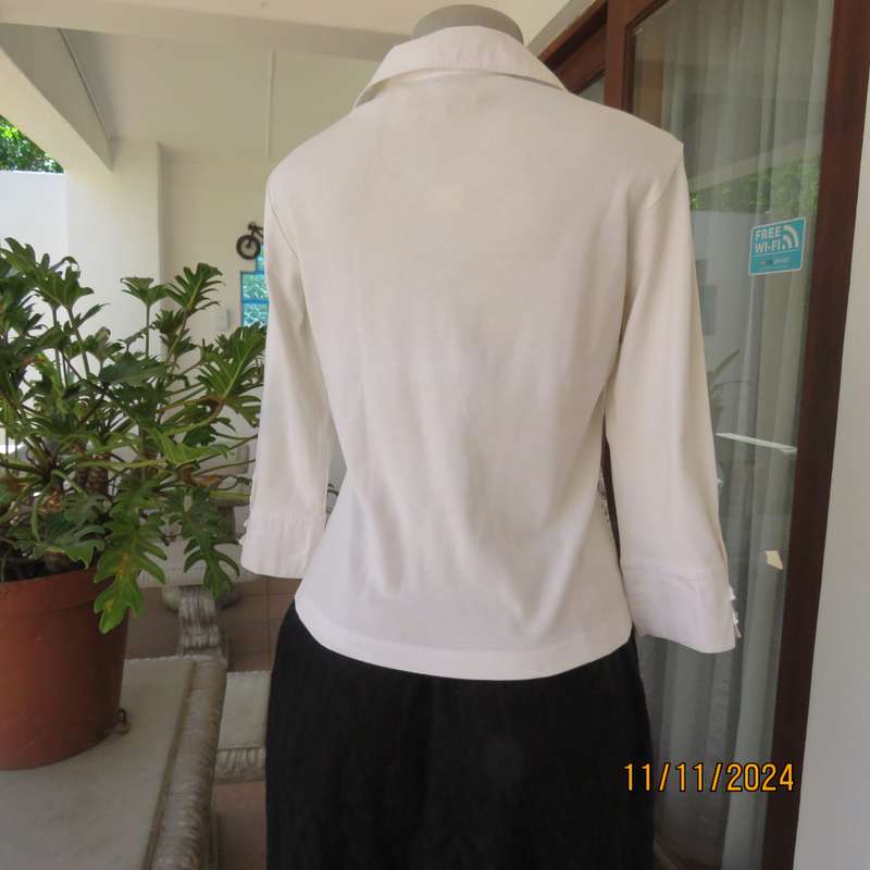 High quality GERRY WEBER Germany long sleeve 100% cotton cropped top .Black/Silver front.Size 32