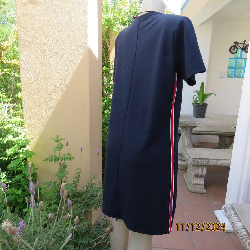 Navy stretch polyester slip over short sleeve dress size 38. Red-white side stripes. As new cond.