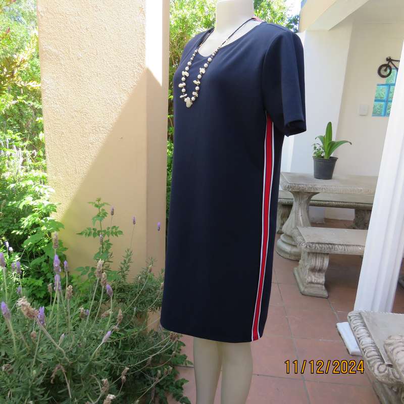 Navy stretch polyester slip over short sleeve dress size 38. Red-white side stripes. As new cond.