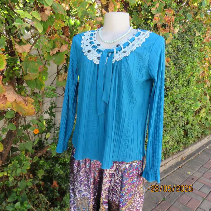 Jade loose hanging long sleeve slip over permanent vertical patterned size 36-38 top.