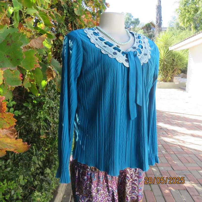Jade loose hanging long sleeve slip over permanent vertical patterned size 36-38 top.