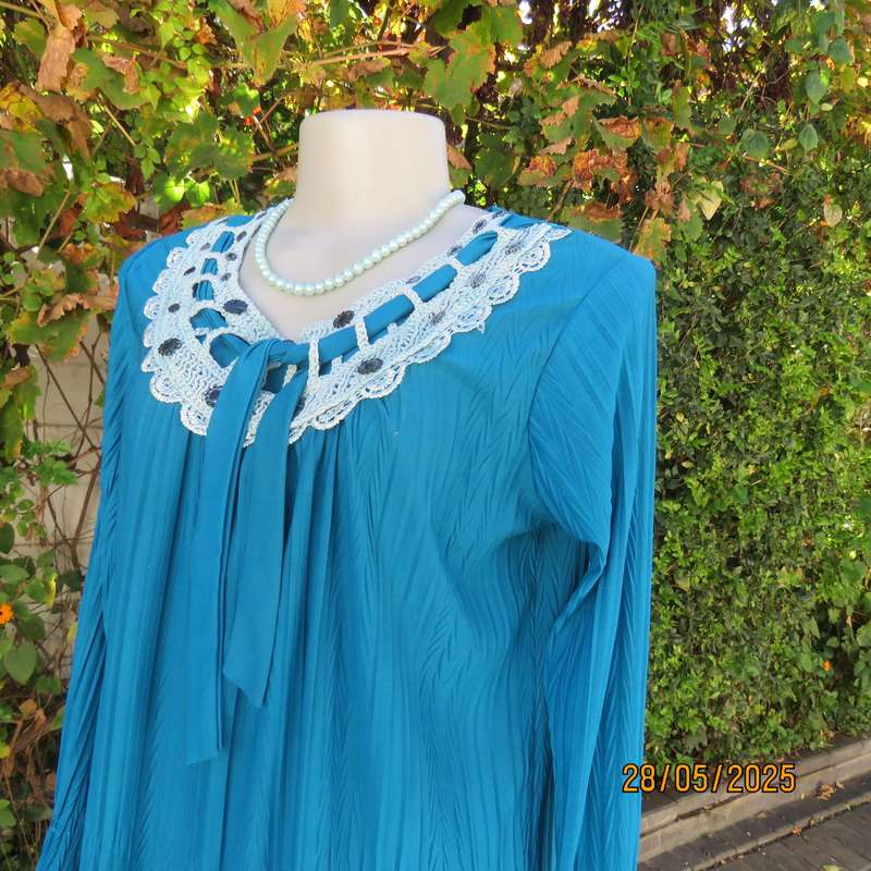 Jade loose hanging long sleeve slip over permanent vertical patterned size 36-38 top.