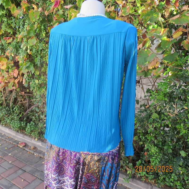 Jade loose hanging long sleeve slip over permanent vertical patterned size 36-38 top.