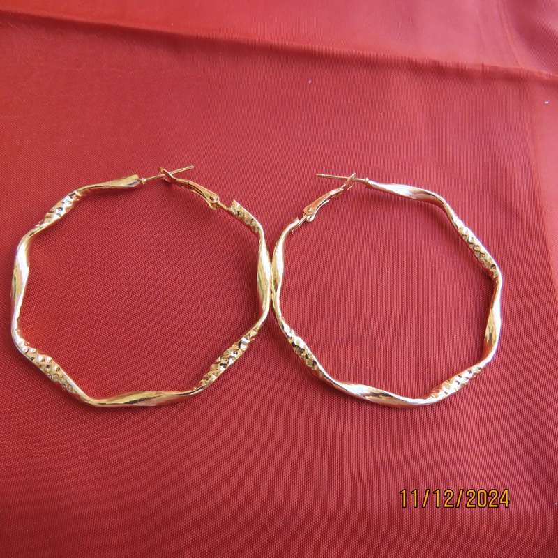Pair of golden hoop earrings with curls and decoration. Diam. 5cm. New item.