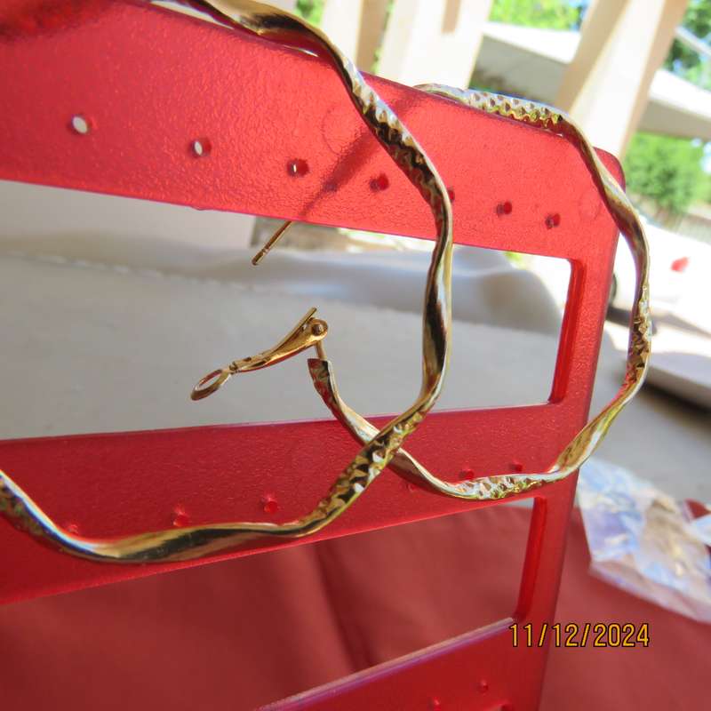 Pair of golden hoop earrings with curls and decoration. Diam. 5cm. New item.