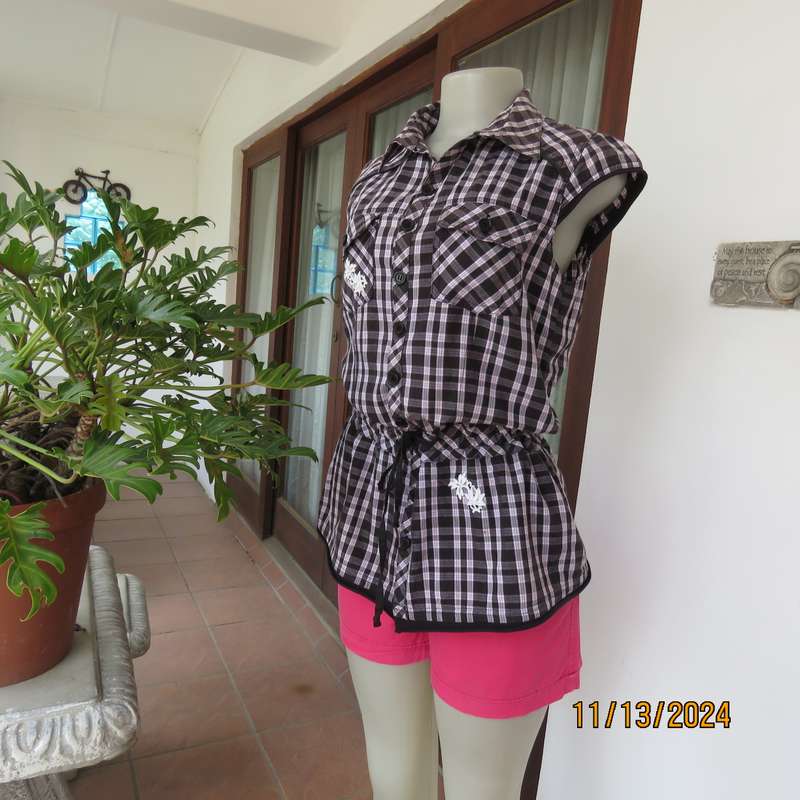 X-MAIL black-white with pink accents check peplum long top in cotton. Button down. Size 34.