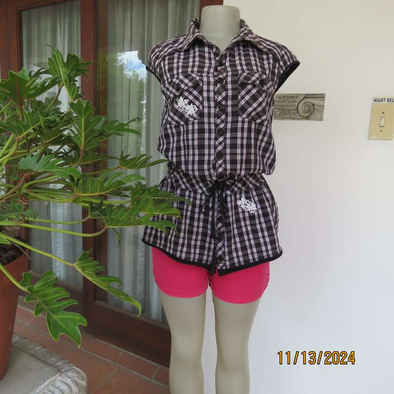 X-MAIL black-white with pink accents check peplum long top in cotton. Button down. Size 34.