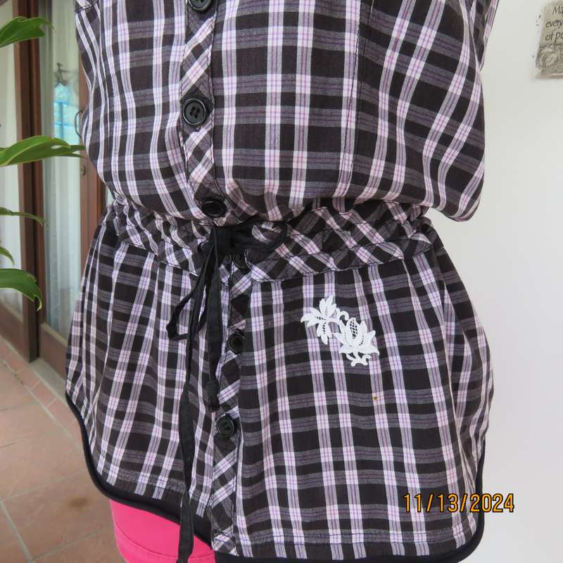 X-MAIL black-white with pink accents check peplum long top in cotton. Button down. Size 34.