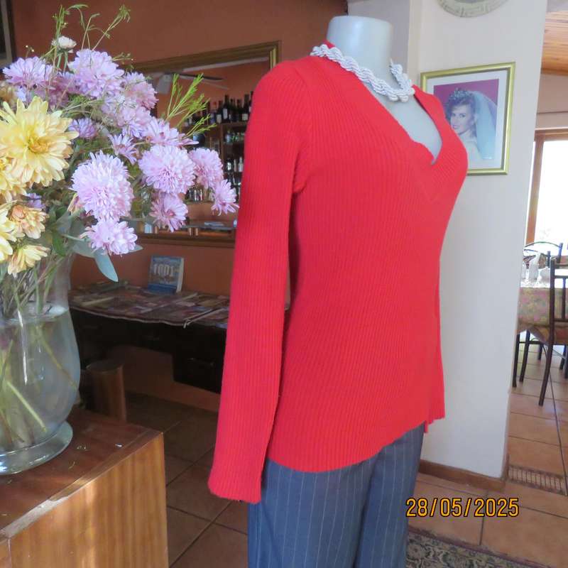 Cherry red long sleeve acrylic rib stitch knit V neck pullover sweater size 38