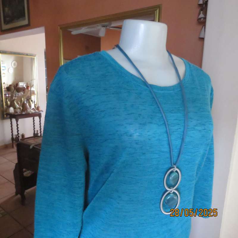 Jade green slip over textured polyester top with lace seam decoration. Size 36.