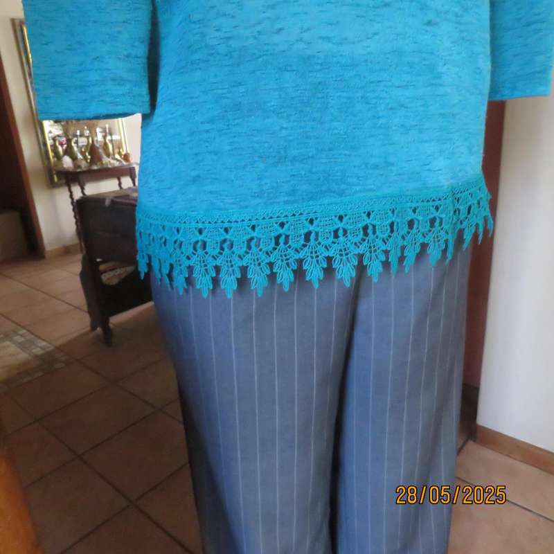Jade green slip over textured polyester top with lace seam decoration. Size 36.