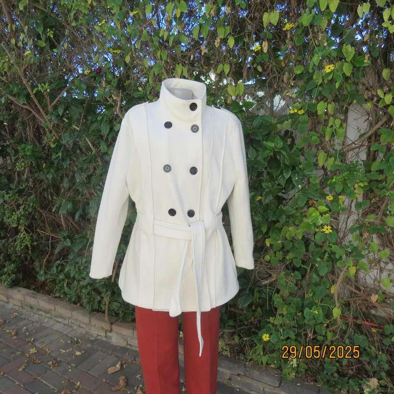 Light cream warm 100% polyester fully lined double breast jacket with belt. Size 44-46