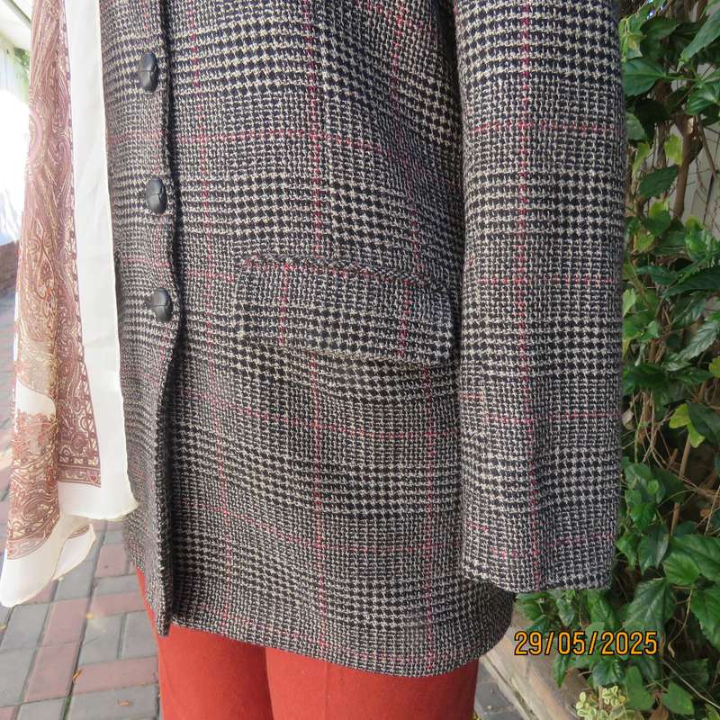 TRUWORTHS tweed checked tailored fully lined size 34 jacket. Collarless.