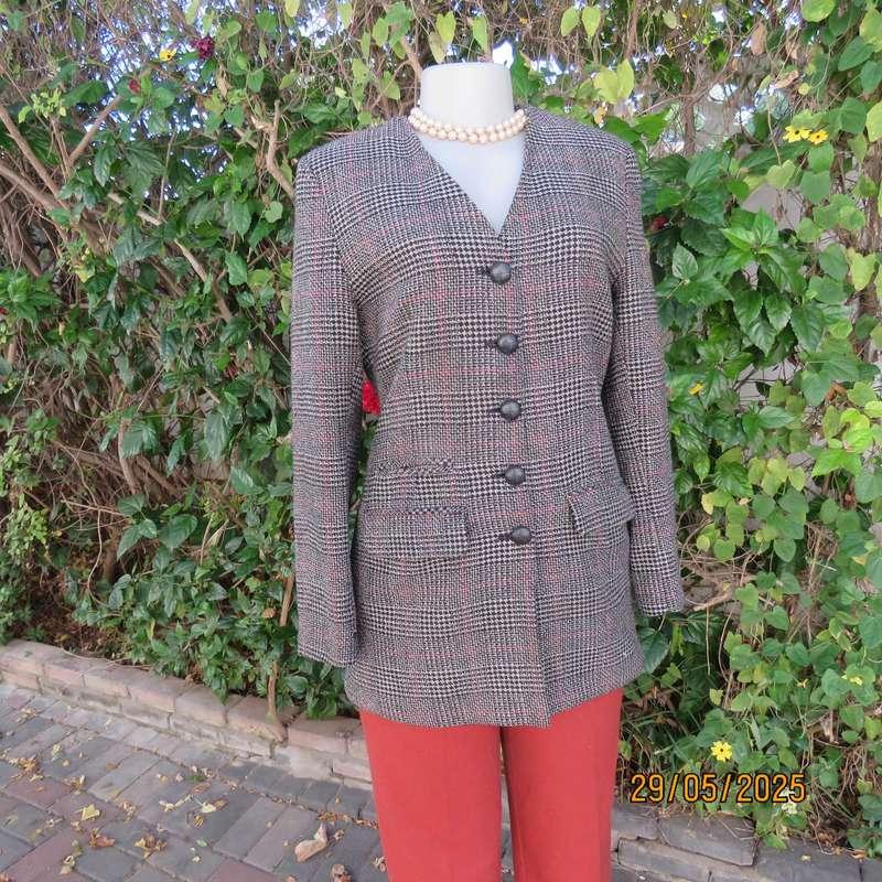 TRUWORTHS tweed checked tailored fully lined size 34 jacket. Collarless.