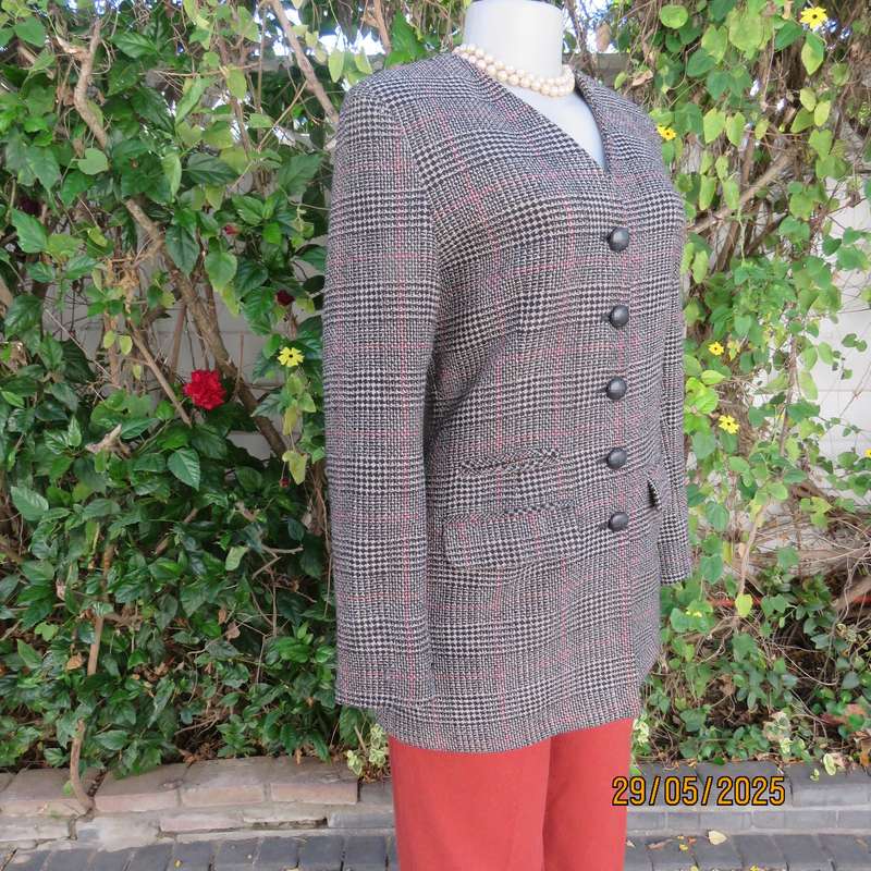 TRUWORTHS tweed checked tailored fully lined size 34 jacket. Collarless.