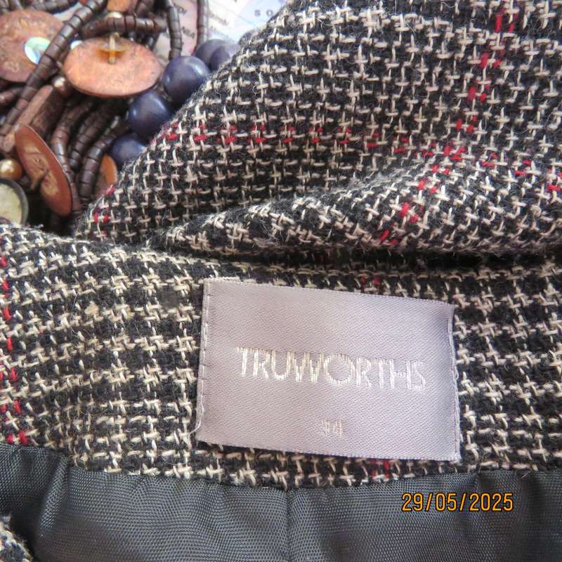TRUWORTHS tweed checked tailored fully lined size 34 jacket. Collarless.