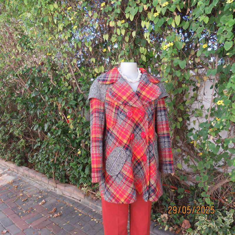 FIMENELLA England pure new wool plaid lined double breast jacket. Size 36-38.