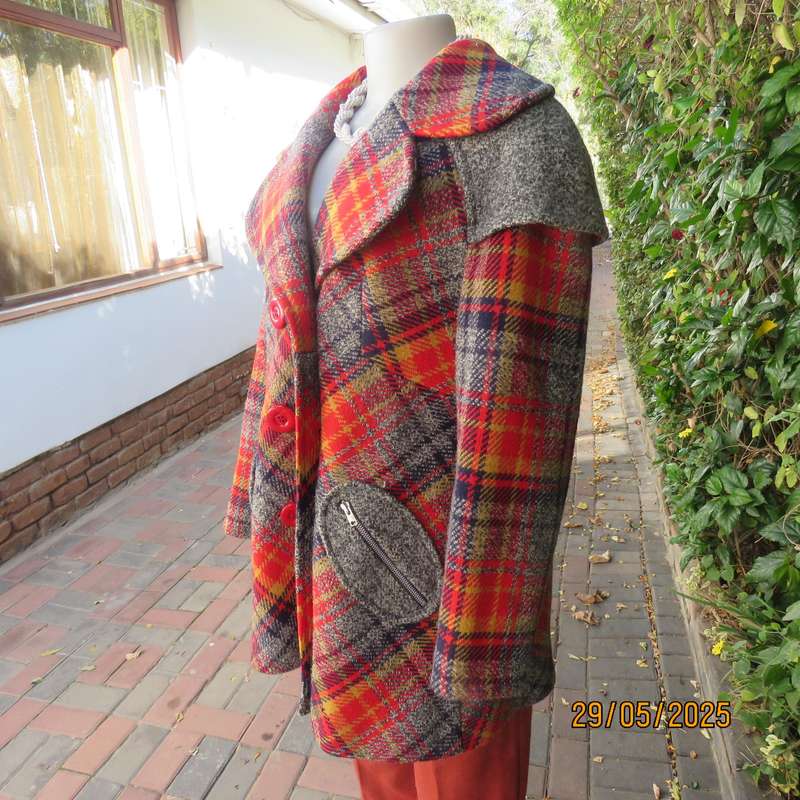 FIMENELLA England pure new wool plaid lined double breast jacket. Size 36-38.