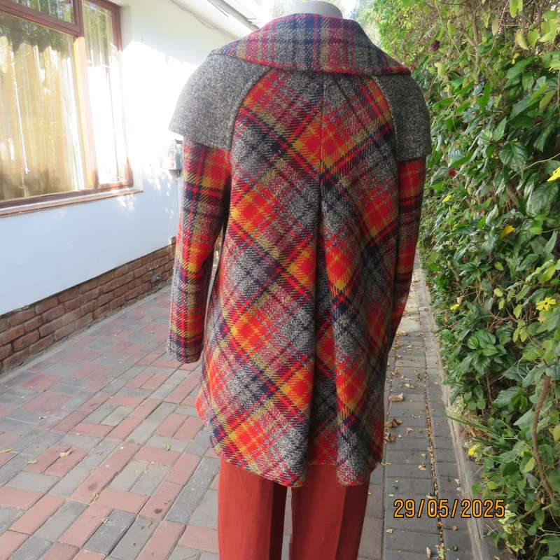 FIMENELLA England pure new wool plaid lined double breast jacket. Size 36-38.
