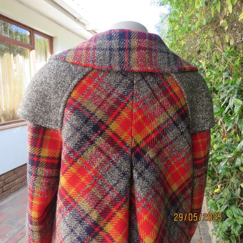 FIMENELLA England pure new wool plaid lined double breast jacket. Size 36-38.