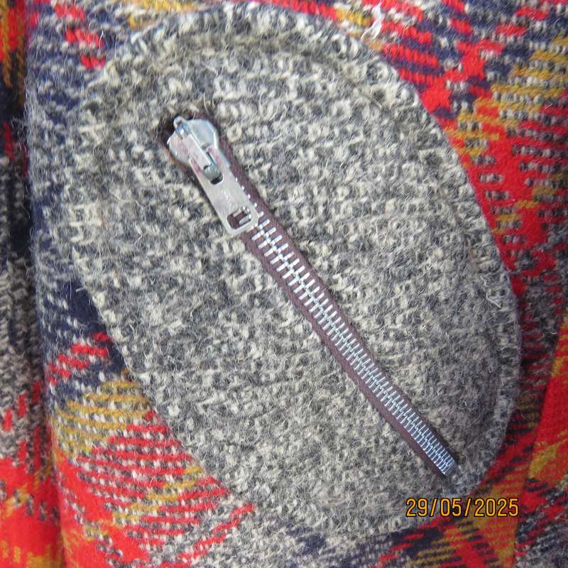 FIMENELLA England pure new wool plaid lined double breast jacket. Size 36-38.