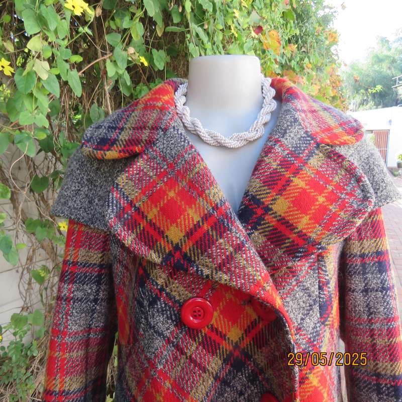 FIMENELLA England pure new wool plaid lined double breast jacket. Size 36-38.