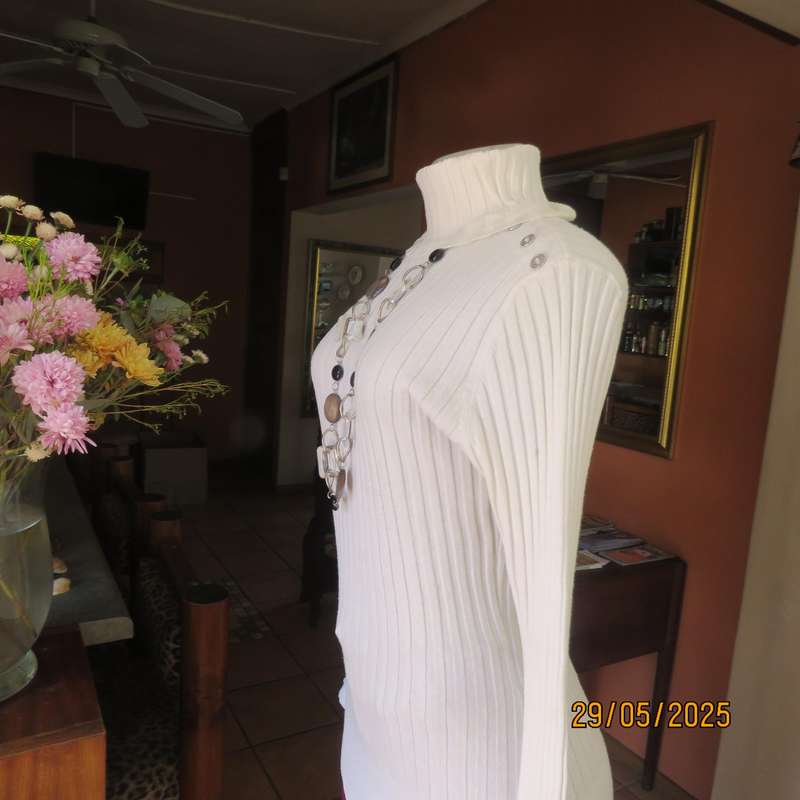 OBR light cream acrylic-cotton rib knit pullover jumper. Poloneck. Size 40