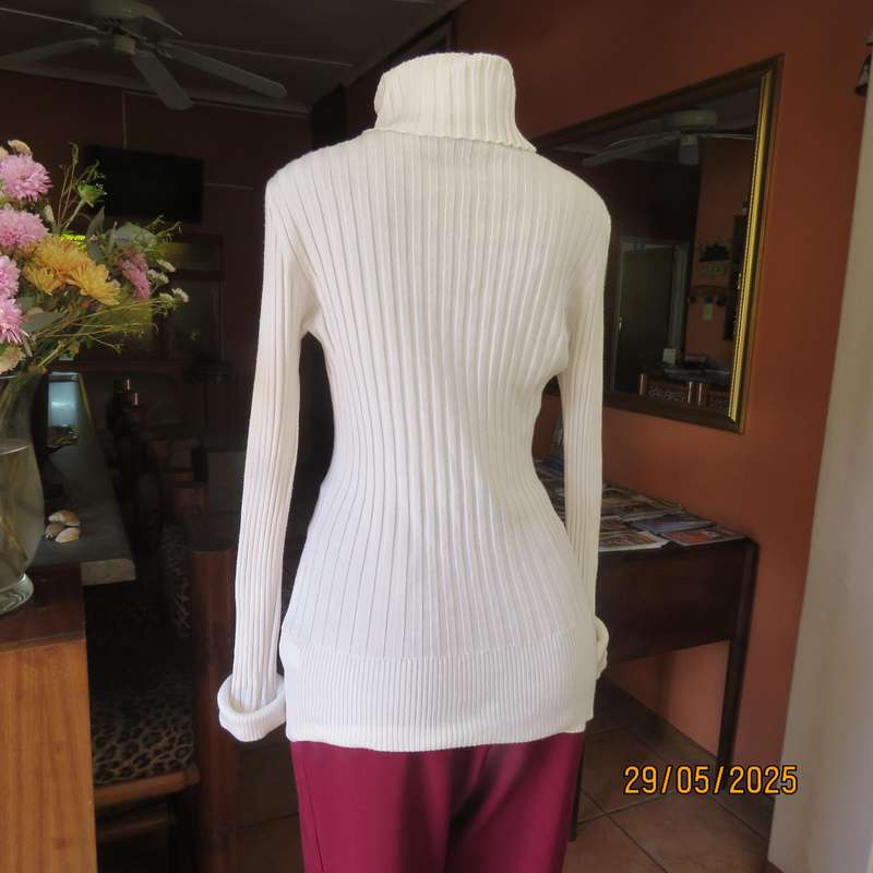 OBR light cream acrylic-cotton rib knit pullover jumper. Poloneck. Size 40