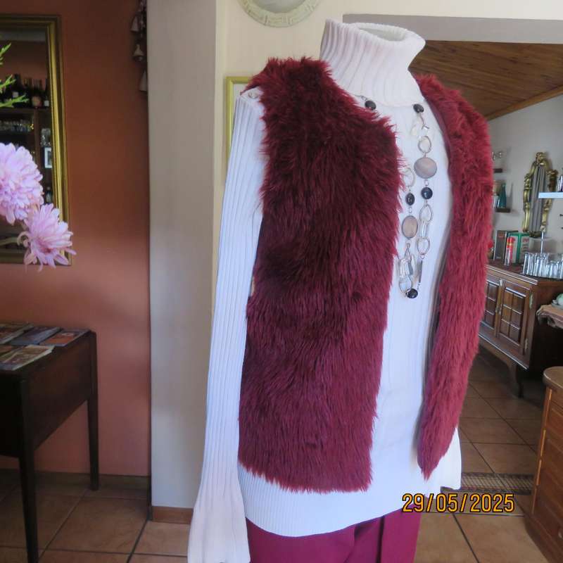Burgundy faux fur polyester waistcoat with lining. Size 30 to 32. As new