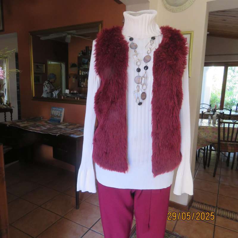 Burgundy faux fur polyester waistcoat with lining. Size 30 to 32. As new